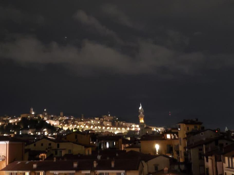 "La Me Ca" Intero Appartamento In Centro Con Vista Sui Colli Bergamo Bagian luar foto