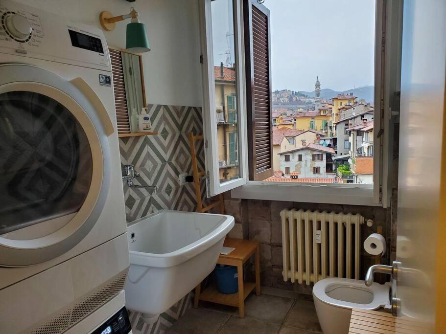 "La Me Ca" Intero Appartamento In Centro Con Vista Sui Colli Bergamo Bagian luar foto