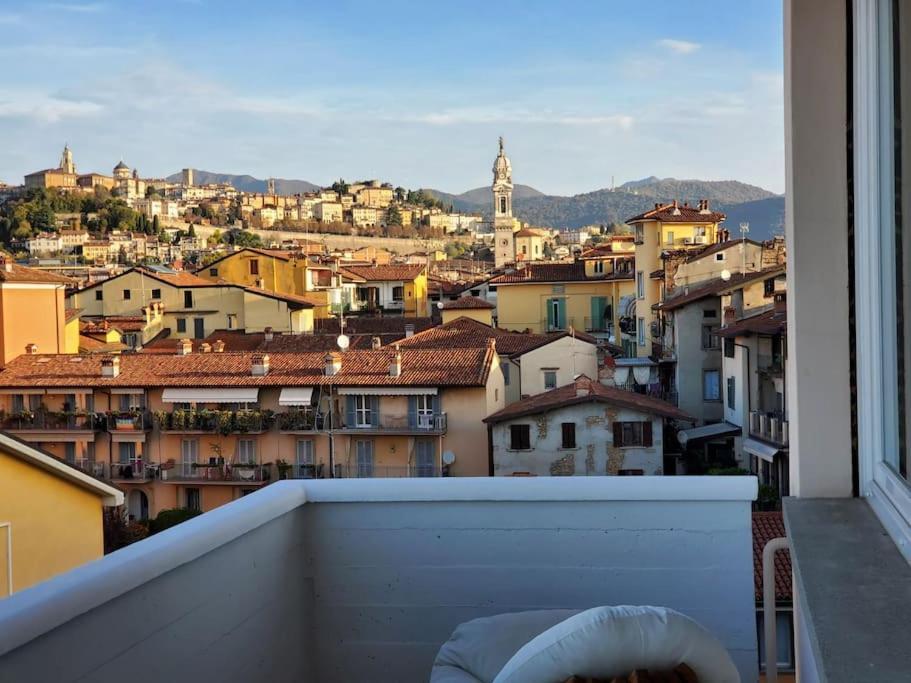 "La Me Ca" Intero Appartamento In Centro Con Vista Sui Colli Bergamo Bagian luar foto