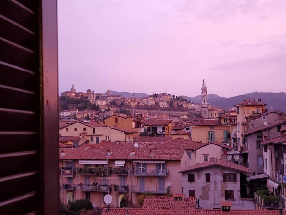 "La Me Ca" Intero Appartamento In Centro Con Vista Sui Colli Bergamo Bagian luar foto